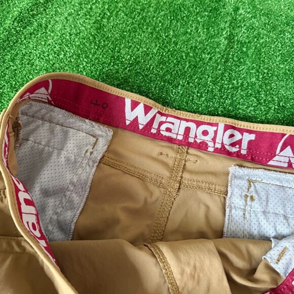 Wrangler Trail Outdoor Hiking Confort Waist Brown Utility Cargo Shorts Size 40 - Picture 7 of 12